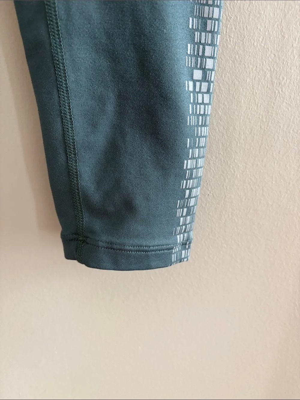 Nike Dri-Fit Teal-Green Athletic Leggings with Reflective Side Panels